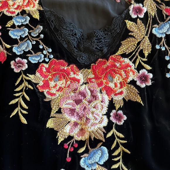 Women’s Johnny Was Embroidered Velvet Top, black oversized XS - Picture 3 of 5